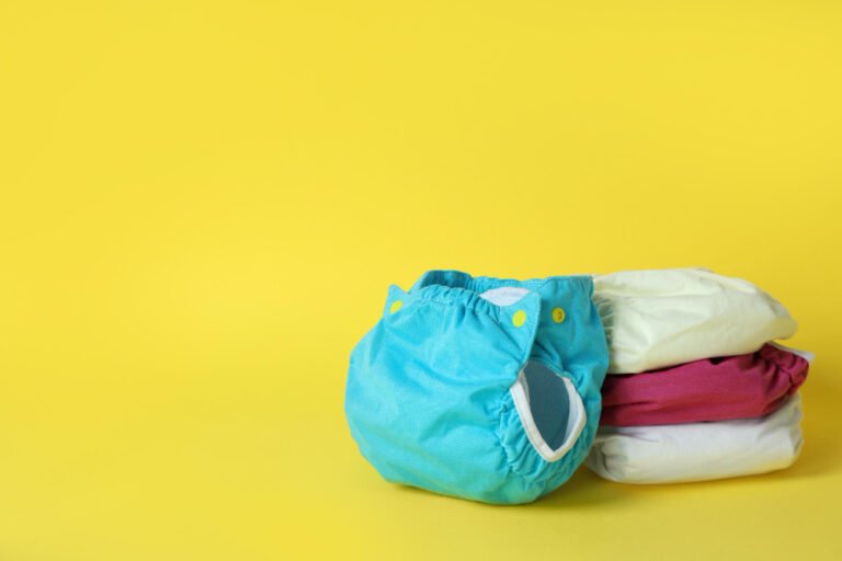 Cloth Diapers vs. Disposable Diapers: Pros and Cons