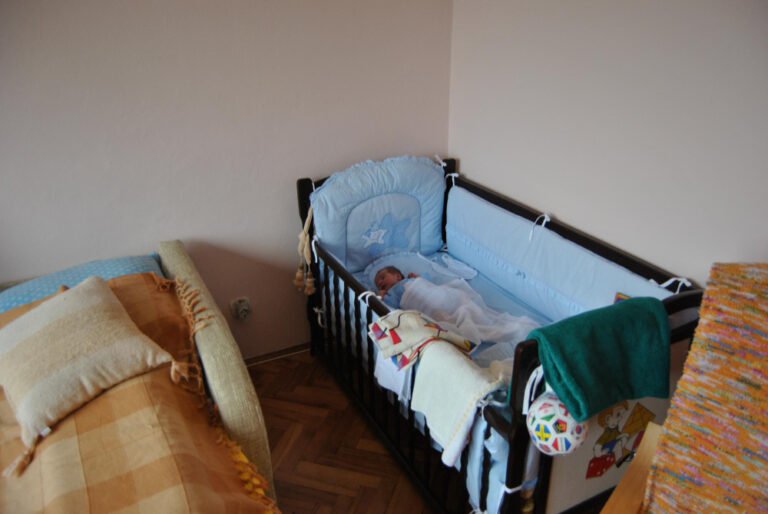 How to Choose the Best Baby Cot for Your Nursery